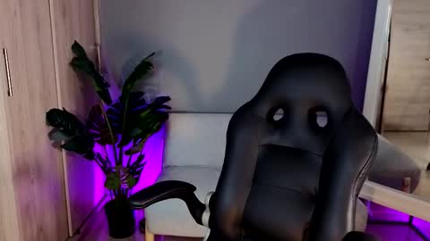 Alina Cruz online show from March 13, 12:45 am