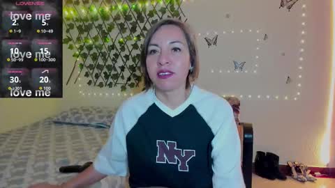 Snapshot of rebbeca09 chatting on September 11, 10:37 am Rebbeca online show from September 11, 10:37 am