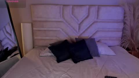 Rebeca Williams online show from February 18, 1:32 pm