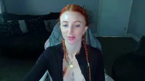 Snapshot of red_firesquirt chatting on January 30, 2:58 pm Red -  online show from January 30, 2:58 pm