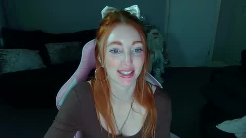 Snapshot of red_firesquirt chatting on December 23, 2:17 pm Red -  online show from December 23, 2:17 pm