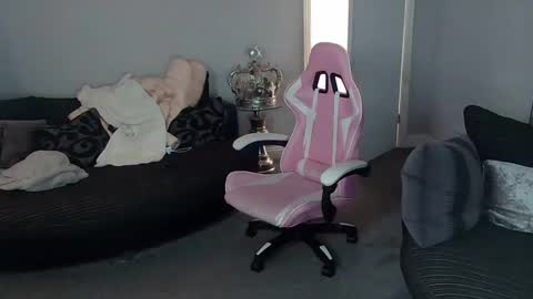 Snapshot of red_firesquirt chatting on March 3, 4:54 pm Red -  online show from March 3, 4:54 pm