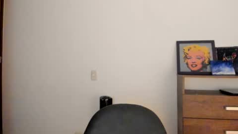 red_flower203 online show from December 17, 7:18 pm