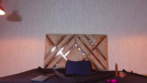 Scarlet online show from February 7, 1:04 pm