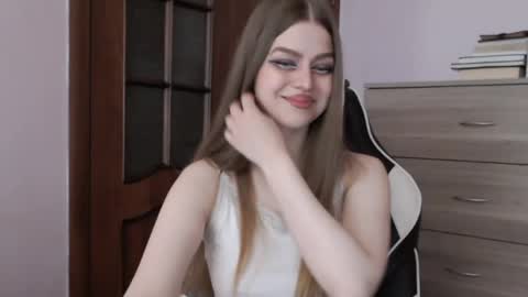 Lily online show from April 19, 2:11 am