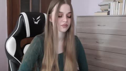 Lily online show from March 13, 3:52 am