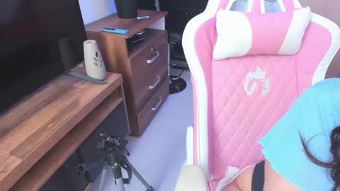 redski77 online show from March 31, 6:02 am