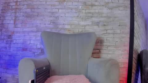   online show from March 26, 12:51 pm