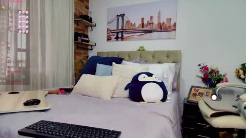 Snapshot of reese_yanella chatting on February 23, 8:50 pm Yanella online show from February 23, 8:50 pm