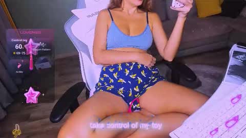 Snapshot of reggiemeow chatting on September 12, 2:23 am reggieMeow online show from September 12, 2:23 am