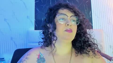 reginavegaa online show from September 9, 11:43 am