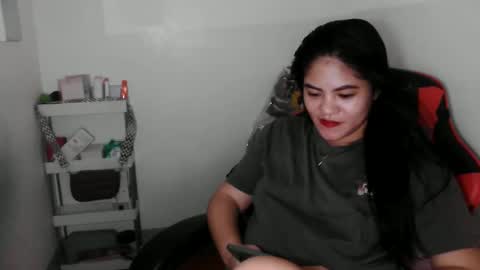 reign2525 online show from October 20, 11:35 am