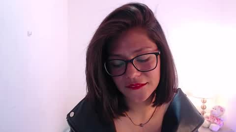 renataj online show from November 3, 7:18 pm