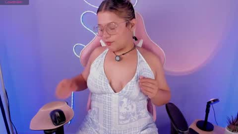 Renata Jones online show from May 4, 8:23 pm
