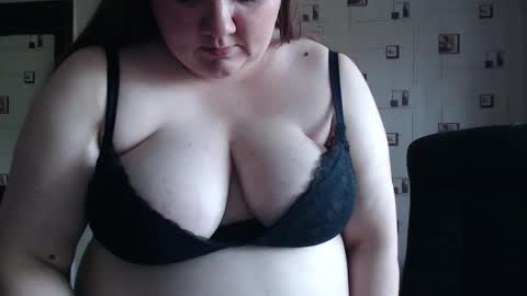 renataoia online show from October 16, 11:57 am