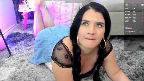 Snapshot of renataruiz_rr chatting on September 9, 1:33 pm online show from September 9, 1:33 pm
