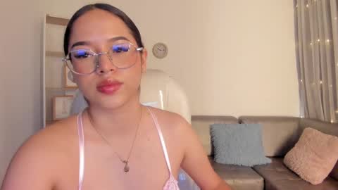 renaxi_smith online show from March 3, 8:18 pm