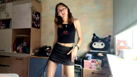 Mia online show from April 2, 10:02 am