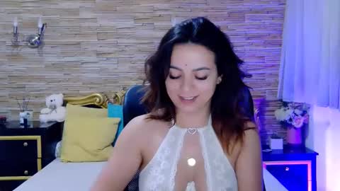 renesmesweet online show from February 7, 6:45 pm