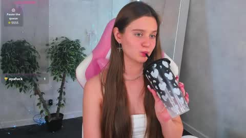 Renesmy online show from May 27, 1:57 am