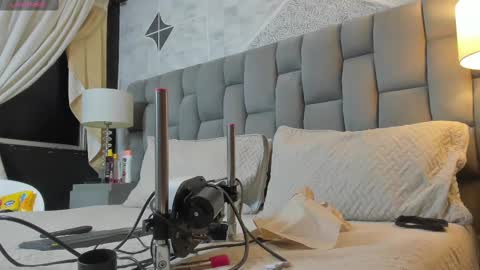 Riana online show from February 21, 7:01 am