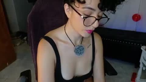 Independent model online show from May 23, 7:06 am