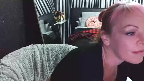Snapshot of rileyraerhoads chatting on October 17, 2:26 am rileyraerhoads online show from October 17, 2:26 am