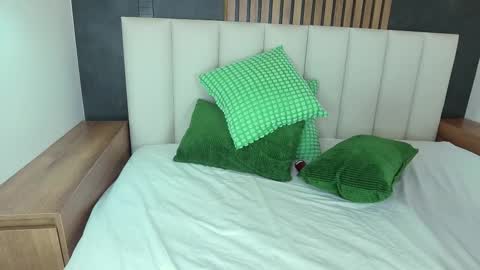 RIRI  online show from October 10, 8:58 pm