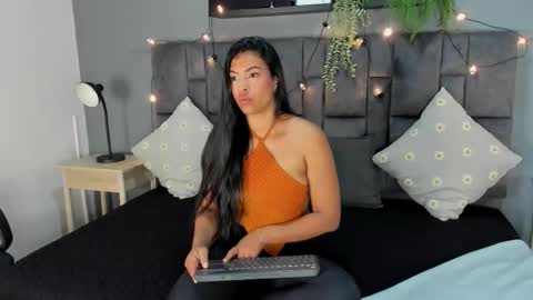 RIRI  online show from November 12, 11:41 am