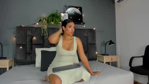 RIRI  online show from October 28, 11:53 pm