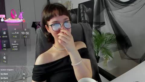 Alice online show from June 6, 8:59 pm