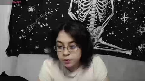 PeachSalinger online show from September 19, 9:36 pm