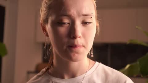 Akemi online show from March 11, 4:42 pm