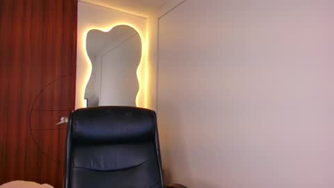 Snapshot of rohanalan_ chatting on December 24, 3:49 am Sof online show from December 24, 3:49 am