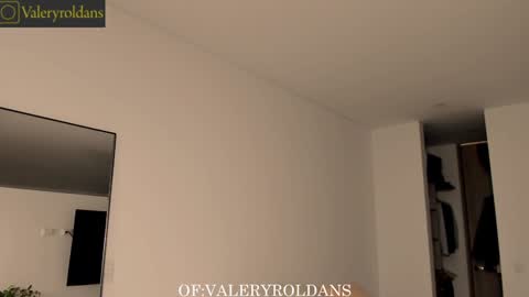 Snapshot of roldansvalery chatting on January 31, 1:11 am Valery Roldans online show from January 31, 1:11 am