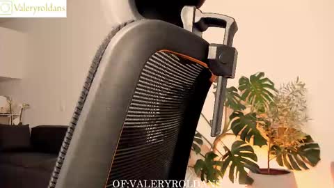 Snapshot of roldansvalery chatting on February 12, 3:29 am Valery Roldans online show from February 12, 3:29 am