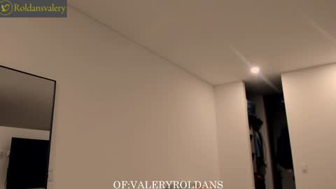 Snapshot of roldansvalery chatting on January 12, 2:35 am Valery Roldans online show from January 12, 2:35 am