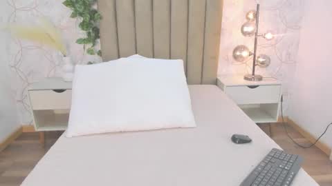   online show from December 19, 11:35 am