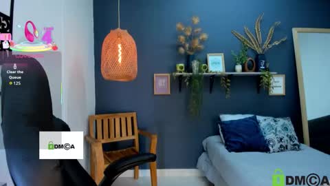 romi online show from November 9, 7:43 pm