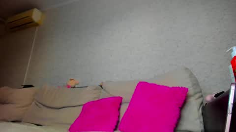 rosalina1690 online show from February 12, 9:22 pm