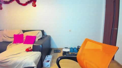 rosalina1690 online show from December 14, 9:56 pm