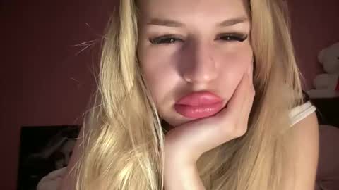 Snapshot of rosaline_ly chatting on September 30, 9:52 pm Rosalina online show from September 30, 9:52 pm