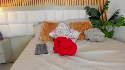 roseaurora online show from October 7, 2:21 pm