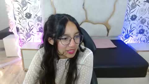 rosee_tay1 online show from December 15, 3:34 am