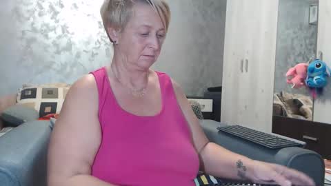 Lovepinklilly online show from October 22, 5:40 pm