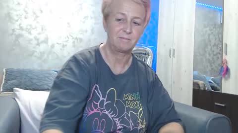 Snapshot of roses_and_lillies chatting on January 3, 6:14 pm Lovepinklilly online show from January 3, 6:14 pm