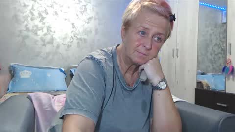 Snapshot of roses_and_lillies chatting on January 4, 7:34 pm Lovepinklilly online show from January 4, 7:34 pm
