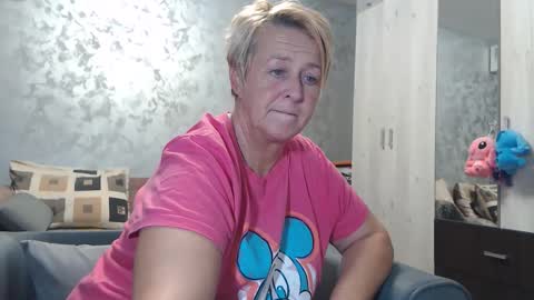 Snapshot of roses_and_lillies chatting on October 11, 5:15 pm Lovepinklilly online show from October 11, 5:15 pm
