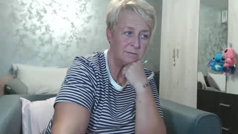 Snapshot of roses_and_lillies chatting on September 18, 5:55 pm Lovepinklilly online show from September 18, 5:55 pm