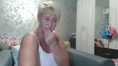 Snapshot of roses_and_lillies chatting on September 23, 6:39 pm Lovepinklilly online show from September 23, 6:39 pm
